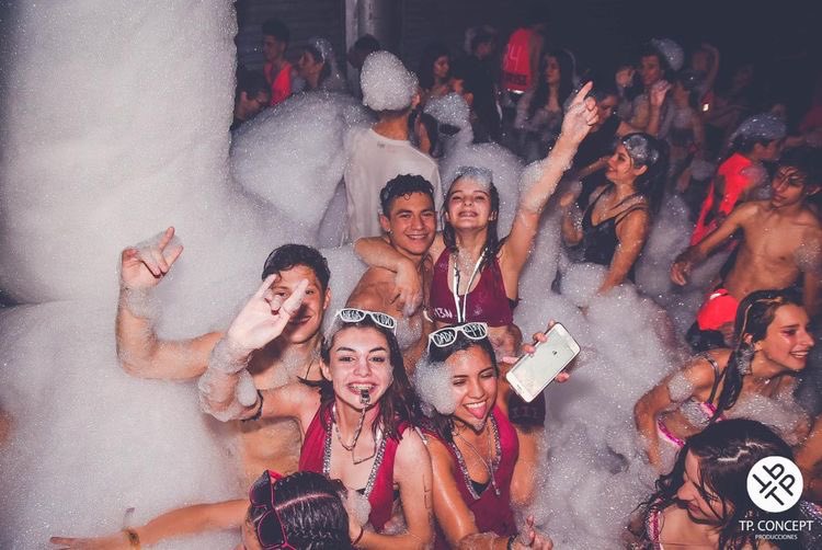 BullaTwins's tweet photo. Saturday June 17th
Essential Twerkers Foam Party Edition 
Doors open 10pm-2am
Ladies free before 10:30pm w/rsvp &amp; bikini 👙 
2837 Ridge Ave 
Ticket link in @bullatwinz bio! https://t.co/Lhzs7kpJKy