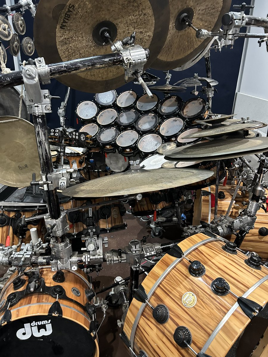 I finally found a perfect lock  out studio for my gretsch drum kit. I am truly lucky to be here. Everyone here is a professional and playing for big time musicians. But to share a room with terry bozzio. Is quite intimidating.