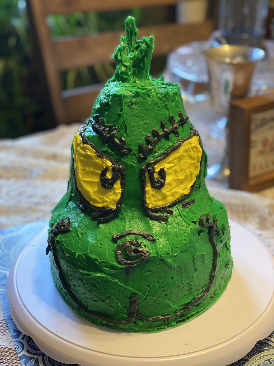 Petrucha1609's tweet photo. When the nephew wants a grinch birthday cake for his June birthday #birthday #birthdaycake #grinch #chocolatecake #fudge #buttercream #frosting #buttercreamfrosting  #HappyBirthday #cakedecorating https://t.co/458GzQC5gQ