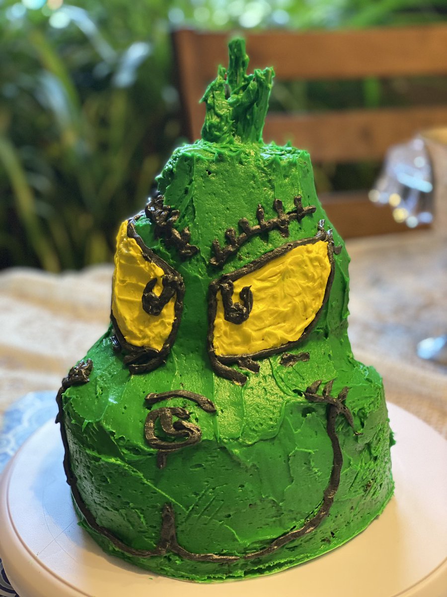 Petrucha1609's tweet photo. When the nephew wants a grinch birthday cake for his June birthday #birthday #birthdaycake #grinch #chocolatecake #fudge #buttercream #frosting #buttercreamfrosting  #HappyBirthday #cakedecorating https://t.co/458GzQC5gQ