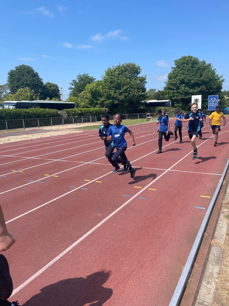 BedfordSSPs's tweet photo. Well done to all 390 pupils who took part in our Yr 5/6 Athletics today.  Congratulations to: AM 🥇@GreatDenhamPS A🥈 @OakleyPrimary 🥉 @UrsulaTaylorSch A; PM: 🥇 @HazeldenePe A 🥈 @BGI_School 🥉 @HazeldeneSch B.  Good luck to @HazeldenePe &amp; @GreatDenhamPS in the county finals https://t.co/2uO6zhNbk0