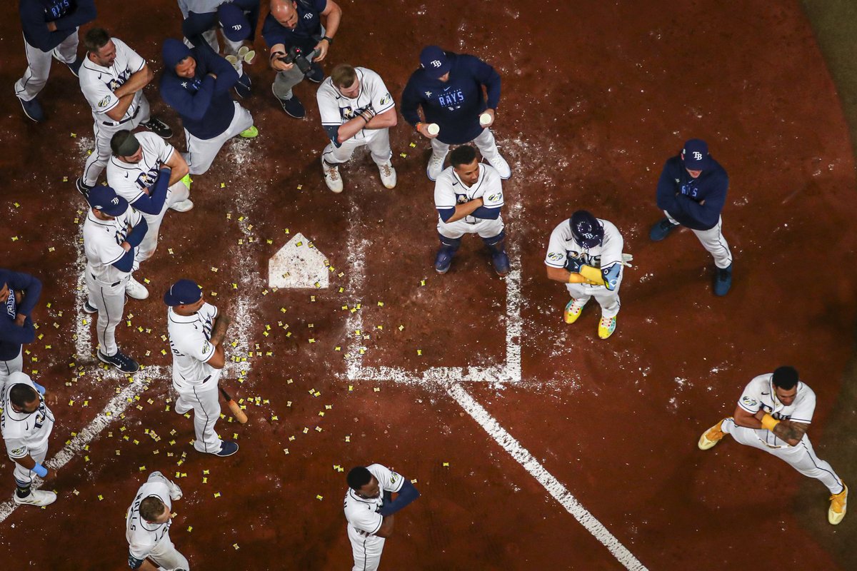 📸 LA FOTO

La pose del equipo de #Rays esperando a RANDY AROZARENA 🇲🇽 después de su WALK OFF 😎