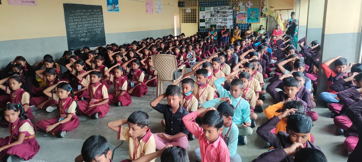 To inculcate good moral values in kids #Bapuji always motivates his devotees to do @Balsanskarsewa.
For the same volunteers of #Ashram #Bengaluru organized #Balsanskar Classes in Baldwin School situated at Hongasandra #Bangalore on 02.06.2023.

Glimpses👇
ashramblr.org/a/balsanskar-c…