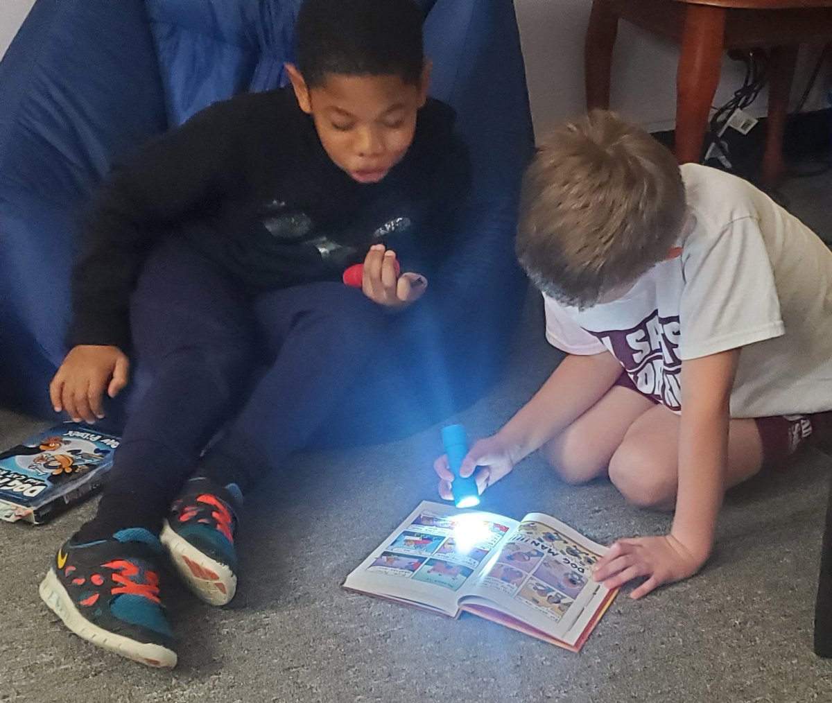 ASCAsecondgrade's tweet photo. The ABC Countdown continued today with "Q" Day... Quiet Reading with a Buddy. We threw in a few flashlights and had a terrific time sharing stories with our friends. @ASCA_Albany @RCDASchools https://t.co/DzMm53fS7O