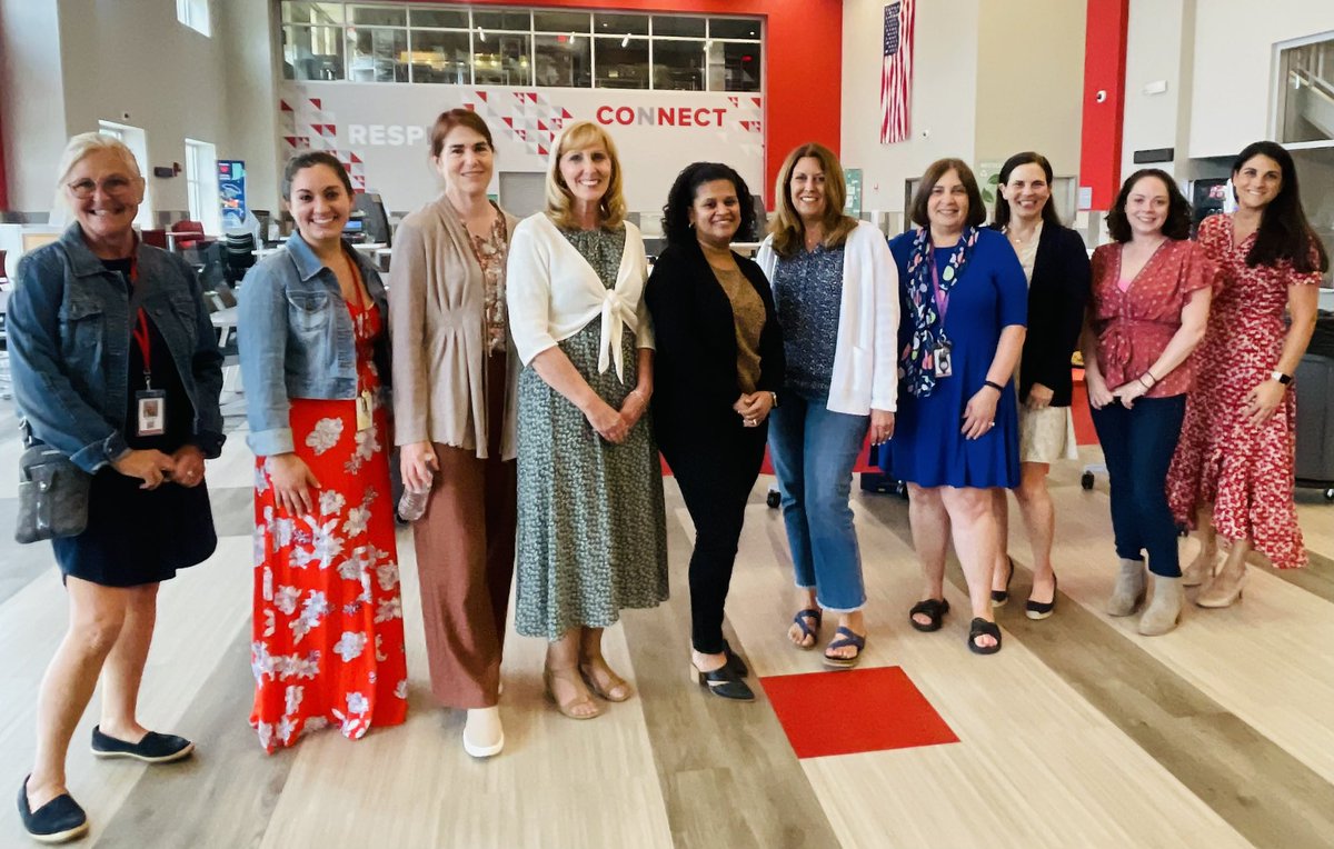 YanaizaGallant's tweet photo. A wonderful night celebrating our MLL parents/students ❤️
Congratulations to all!!!!
Sky’s the Limit.. and don’t forget.. Being multilingual IS A SUPER POWER 💪🏽💪🏽
#TowniePride 
#multilingualism https://t.co/HCD0vi6Rg8