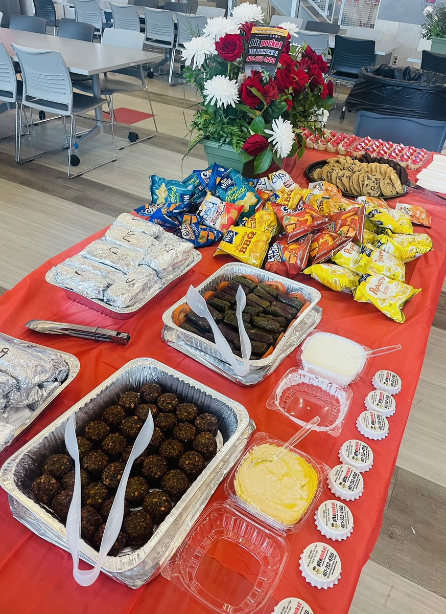 YanaizaGallant's tweet photo. A wonderful night celebrating our MLL parents/students ❤️
Congratulations to all!!!!
Sky’s the Limit.. and don’t forget.. Being multilingual IS A SUPER POWER 💪🏽💪🏽
#TowniePride 
#multilingualism https://t.co/HCD0vi6Rg8