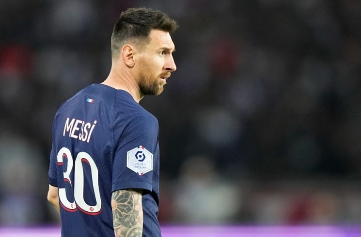 RoyNemer's tweet photo. Wayne Rooney on Lionel Messi: “He’s the best. Simple as that”. https://t.co/eTJSJmSK6u https://t.co/UkBFkPqGmD