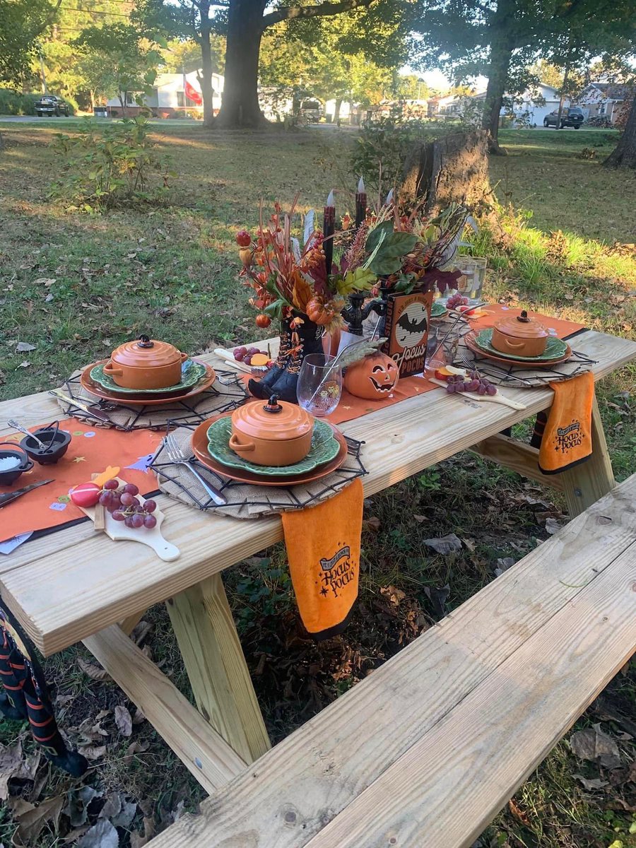 aperfectpumpkin's tweet photo. Hocus Pocus themed picnic 😍 https://t.co/HTQENdeSeC