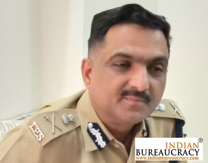 INDBureaucracy's tweet photo. Vijay Kumar Singh IPS posted as ADGP- Cyber Crime and Technical Services , Jaipur 
https://t.co/VuQifo86j6
#20IPS #bureaucracyLatestBreakingNews #IPSAppointments #IPStransferpostingIndianBureaucracyNews #RajasthanPolice #VijayKumarSinghIPS https://t.co/FDhFJkEZBd