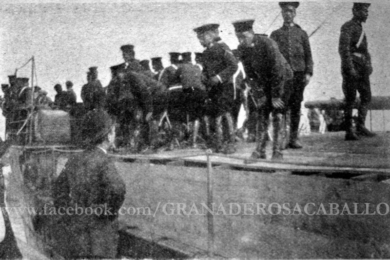 Los Granaderos en los barcos que los llevaron a Boulogne Sur mer en agosto de 1903 #OceanosMW #OceaniMW #OceansMW #DíaMundialdelosOcéanos #MuseumWeek2023 #Museumweek