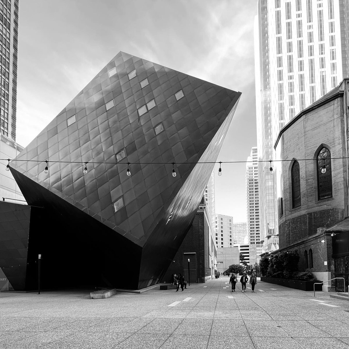Day 01 <a href="/AIANational/">AIA</a>’s #A23con #architecture junkie tour of Morphosis and Libeskind works + LIVE #coffeesketch talking resilient buildings with our good friend, purveyor of the craft cocktails, former <a href="/AIAYAF/">AIA Young Architects Forum</a> Jon Penndorf FAIA | ☕️🖊️🎙️