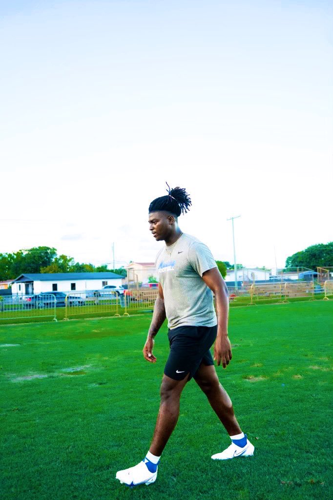 5coolManman's tweet photo. Just incase they forgot about me 💤 , Let me wake em up 🗣️💯
#LLMERV💙
#SMU #gomustangs #PonyUpDallas @SMUFB https://t.co/2JKdPwprCx