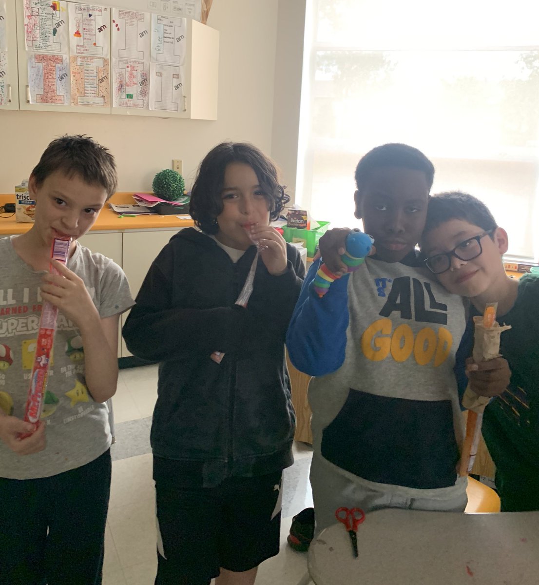 MsHanrahanOCSB's tweet photo. What a perfect way to end the day ☀️ Freezie Day to support Grade 6 Graduation fundraising 🎓 https://t.co/XTDtFEXSlS