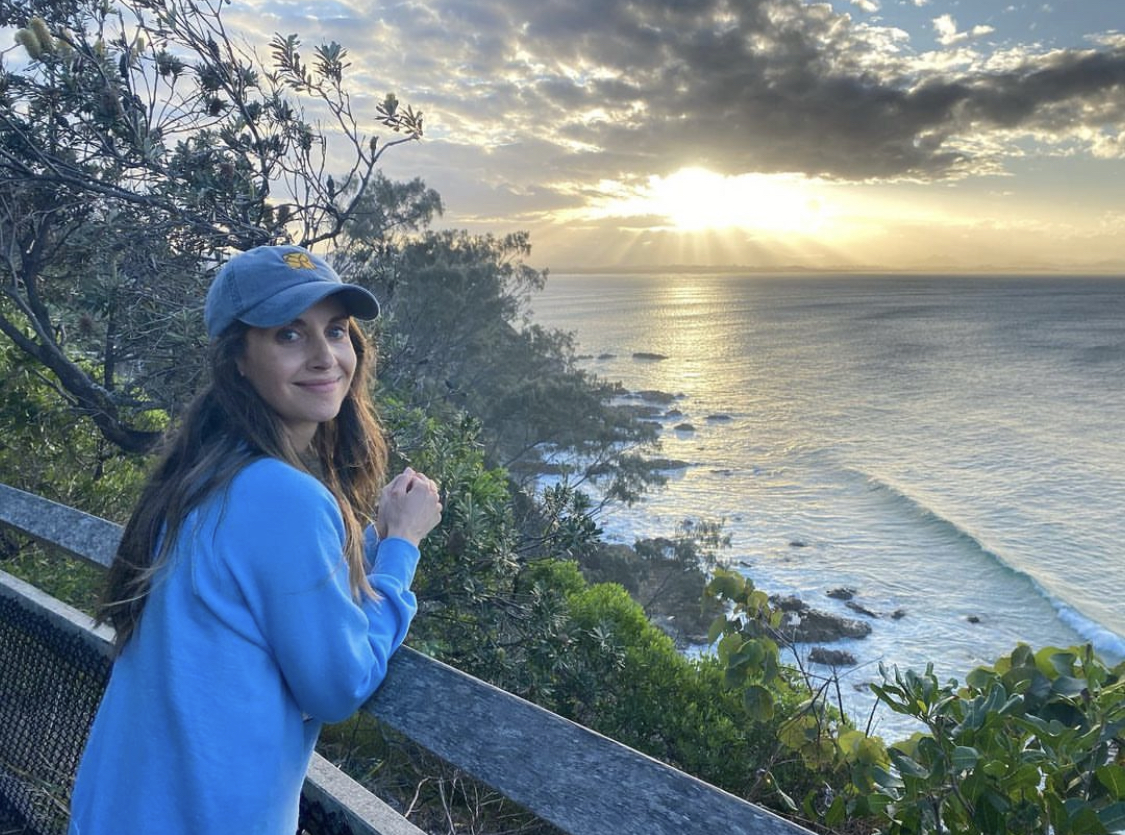 Alison Brie Source tweet media