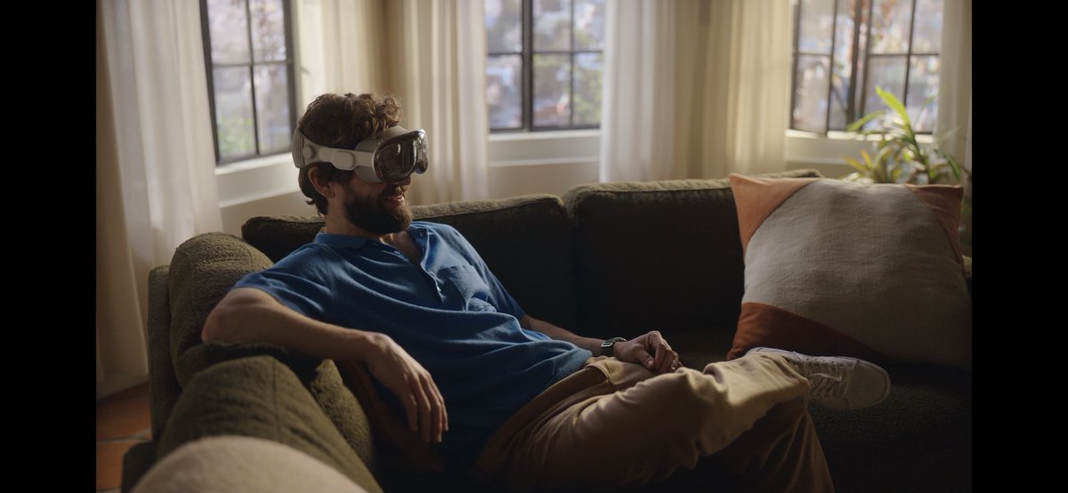 aaronc's tweet image. OMFG. No. Parents with young kids, absolutely *do not* do this. Do not put something over your eyes while you are home. Period. Kids already feel like they can’t compete with their parents’ phones. apa.org/monitor/2016/0…