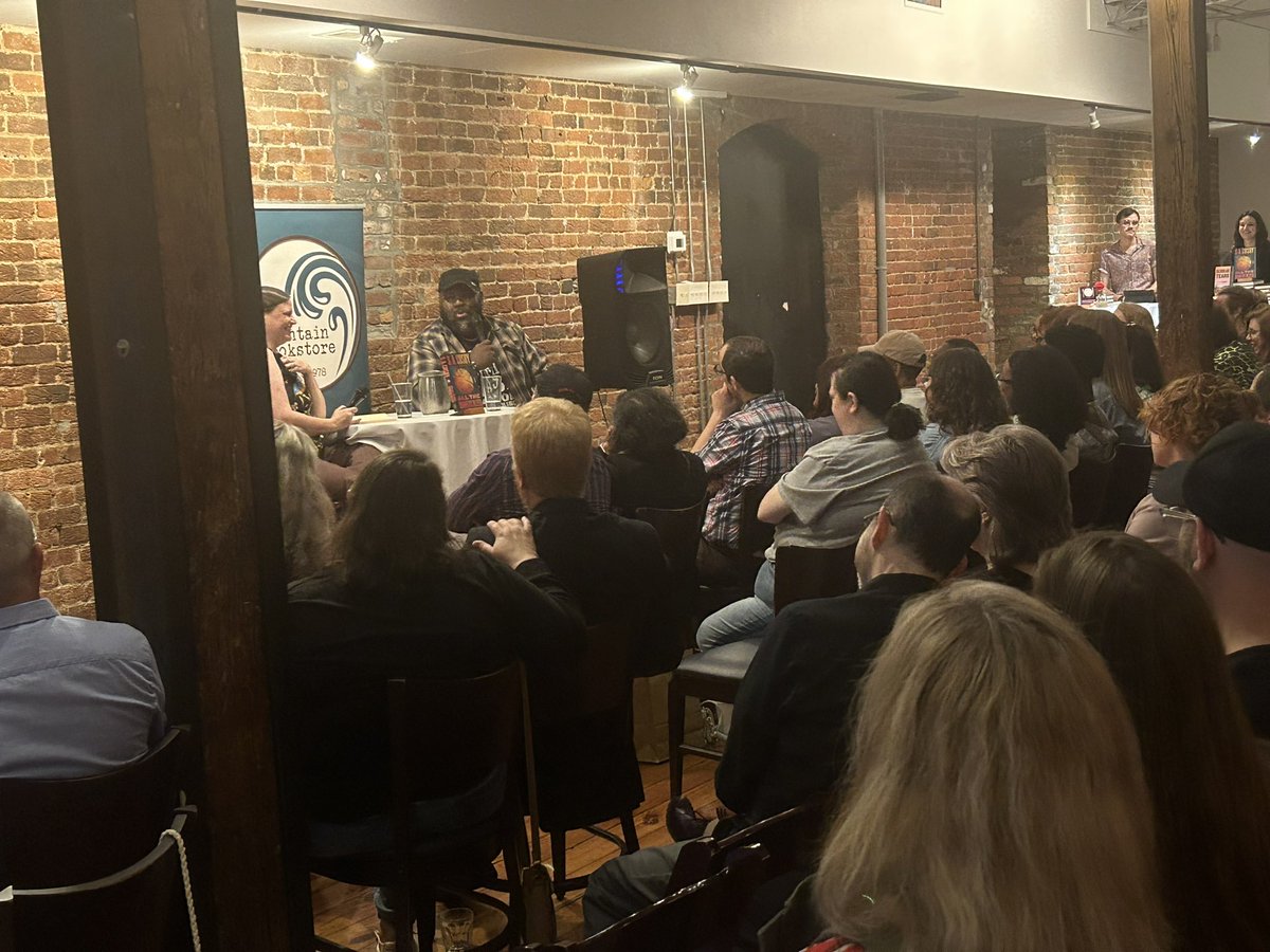 MMFinck's tweet image. Finally! I met fellow Virginian @blacklionking73! He is as relaxed and good-natured as his books are intense and important. Great night. Thank you, Kelly and @FountainBkstore! Fantastic Q&amp;amp;A! Also included @LRGiles sighting! :)