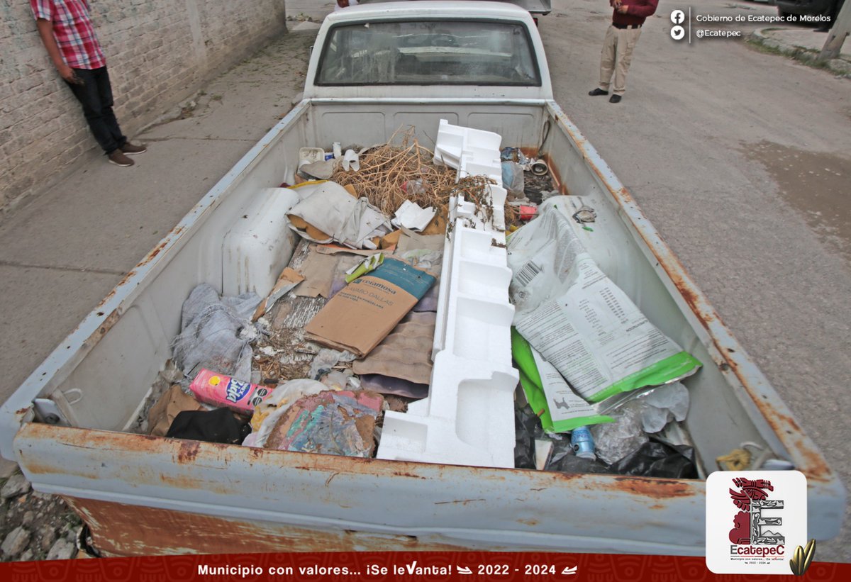 El programa 🚗 "Calles sin chatarra, calles más seguras" continúa avanzando en diferentes zonas de #Ecatepec. En esta ocasión, personal de la <a href="/MovEcatepec2022/">Dirección de Movilidad y Transporte Ecatepec</a> se dirigió a la colonia El Chamizal para retirar un vehículo abandonado en la avenida John F. Kennedy.