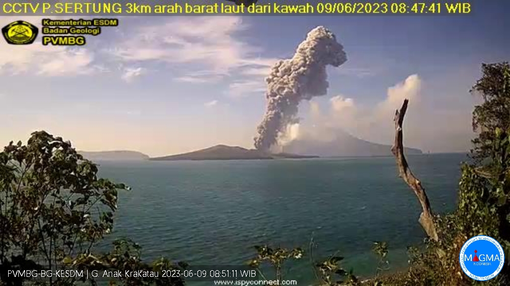 A violent explosion occurred at Anak Krakatau volcano today 09/06/2023 at 8:47:00 WIB. The eruption amplitude reached 75mm, the highest of the year.