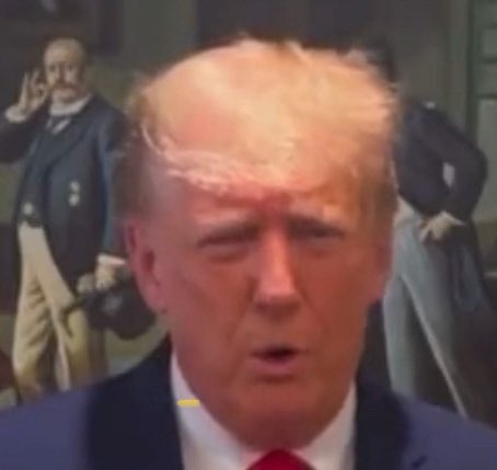 Teelioli's tweet image. Tell me that’s not a bald head. Dude is losing the combover battle. #Trump #Combover #cueball