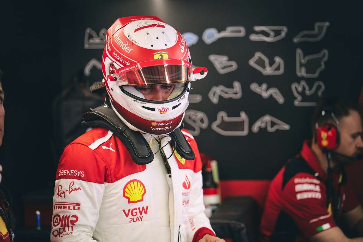 Charles #Leclerc'in #Ferrari F1 yarış kıyafeti 61.200 € (98.300 AU $),botlar 20.400 € (32.770 AU $) ve eldivenler 42.000 € (67.500 AU $) karşılığında satıldı ve toplamda 429.600 € (690.000 AU $) elde edildi..

#Ferrari #F1 #Formula1 #CanadianGP #MonacoGP