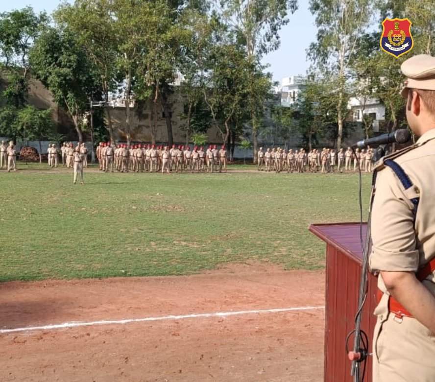 PP_Gurdaspur's tweet image. ਐਸ.ਐਸ.ਪੀ, ਜ਼ਿਲ੍ਹਾ ਗੁਰਦਾਸਪੁਰ ਨੇ ਜਨਰਲ ਪਰੇਡ ਦਾ ਨਿਰੀਖਣ ਕੀਤਾ ਅਤੇ ਪੁਲਿਸ ਫੋਰਸ ਨੂੰ ਆਪਣੀ ਡਿਊਟੀ ਨਿਭਾਉਂਦੇ ਹੋਏ ਅਨੁਸ਼ਾਸਿਤ ਅਤੇ ਪ੍ਰੇਰਿਤ ਰਹਿਣ ਦੇ ਨਿਰਦੇਸ਼ ਦਿੱਤੇ। ਯੋਗ ਪੁਲਿਸ ਮੁਲਾਜ਼ਮਾਂ ਨੂੰ ਪ੍ਰਸ਼ੰਸਾ ਪੱਤਰ ਵੰਡੇ ਗਏ।

#GeneralParade
#MotivationToDoMore