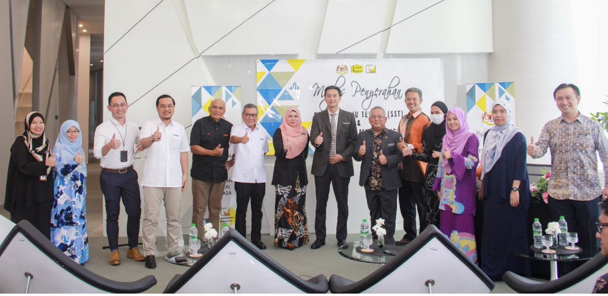 8 Jun 2023 - Penyerahan Surat Setuju Terima (SST) &amp; Pengarah Projek bagi projek MENAIKTARAF DAN PEMBAIKAN ASRAMA MELOR, RUMAH PENGINAPAN &amp; DEWAN SAJIAN DI INTAN BUKIT KIARA, KUALA LUMPUR (REKA DAN BINA)

<a href="/moworksmy/">Kementerian Kerja Raya Malaysia</a> 
<a href="/IPJKR_Official/">JKR Malaysia Rasmi</a> 
<a href="/irahmadredza/">Ahmad Redza Ghulam</a> 
<a href="/Ar_Azman_5167/">Ar AzmanHashim</a>