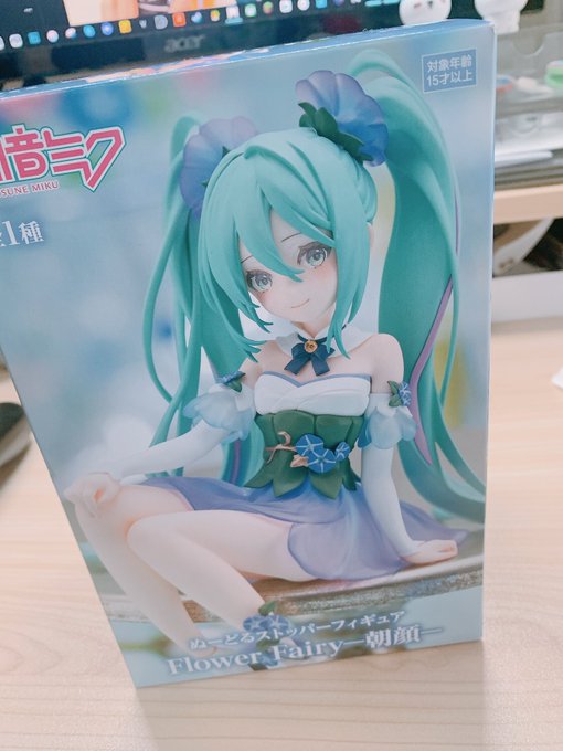 デスクのミクさんが増えました