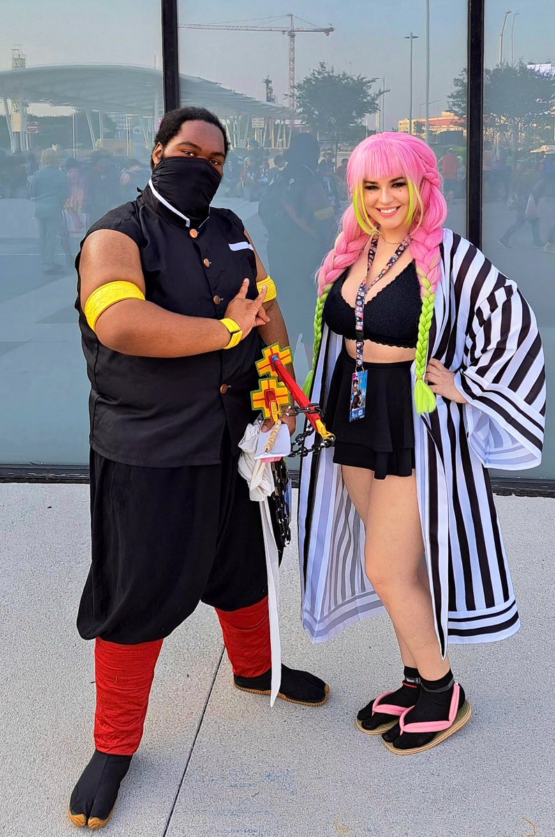 i love getting surprise con pics from cosplay friends 🥰