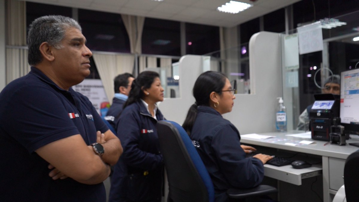 #Tacna: El superintendente de #MigracionesPerú, Armando García, visitó los complejos fronterizos de Santa Rosa (Tacna) y Chacalluta (Arica), para supervisar la labor de control migratorio que realizan los inspectores peruanos, junto a sus pares chilenos.