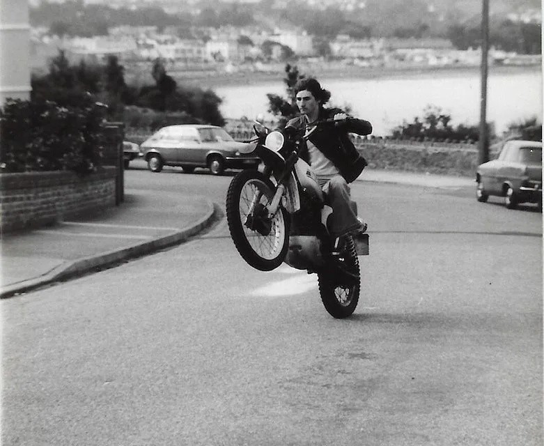 Neale Bayly Rides: Neale’s Gonzo History Tour
▸ lttr.ai/ACpvH

#EnglishCountryside #Ridelife #Roaddirt #England #NealeBayly