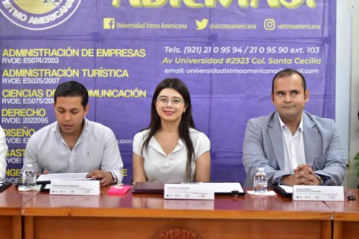 DorhenyCayetano's tweet photo. En esta gira por el sur, firmamos convenios ✍🏼 con la @_usotavento, @uistmoamericana y el Instituto Tecnológico de Minatitlán. Esto fortalecerá, a través de #LaboratoriosLaborales 🧪, el capital humano que operará en proyectos como el #CorredorInteroceánico. https://t.co/5bTOLqxEdC