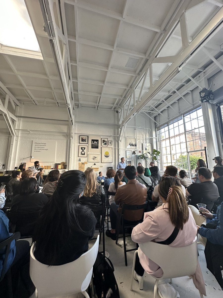 amber_yanwang's tweet photo. Human train AI, AI train human! 💡
#sfdesignweek https://t.co/GSyUy03BaT