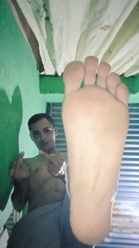 JhoanSaave68411's tweet photo. Under my feet is where you belong, below me and the massive power I possess, you are no match😈👑 https://t.co/tPyqYGAf2A
