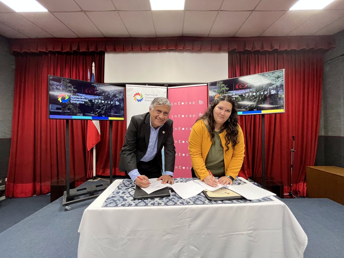 Agencia__SE's tweet image. Hoy se realizó la firma de un #ConvenioDeColaboración entre la Agencia de Sostenibilidad Energética e @INFOCAP_Chile.

Participaron la directora ejecutiva de la AgenciaSE, @rosariquelmeh, y el director ejecutivo de Infocap, @danilonunez.

#RegiónMetropolitana #SedeSantiago