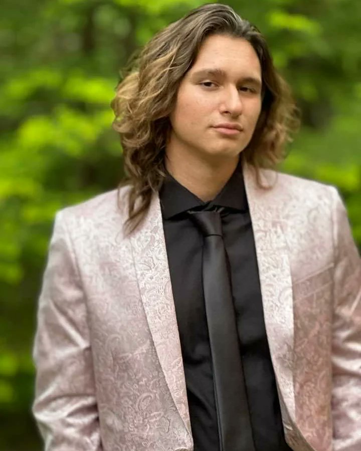 chazmatazztr's tweet photo. Show up and Show out at prom!!! Check out Xander in his new quartz color paisley dinner jacket from Chazmatazz Formalwear of Toms River 's retail collection. 
#dinnerjacket #prom #chazmatazzstyle #OceanCounty #JerseyShore https://t.co/Xift1gzI13