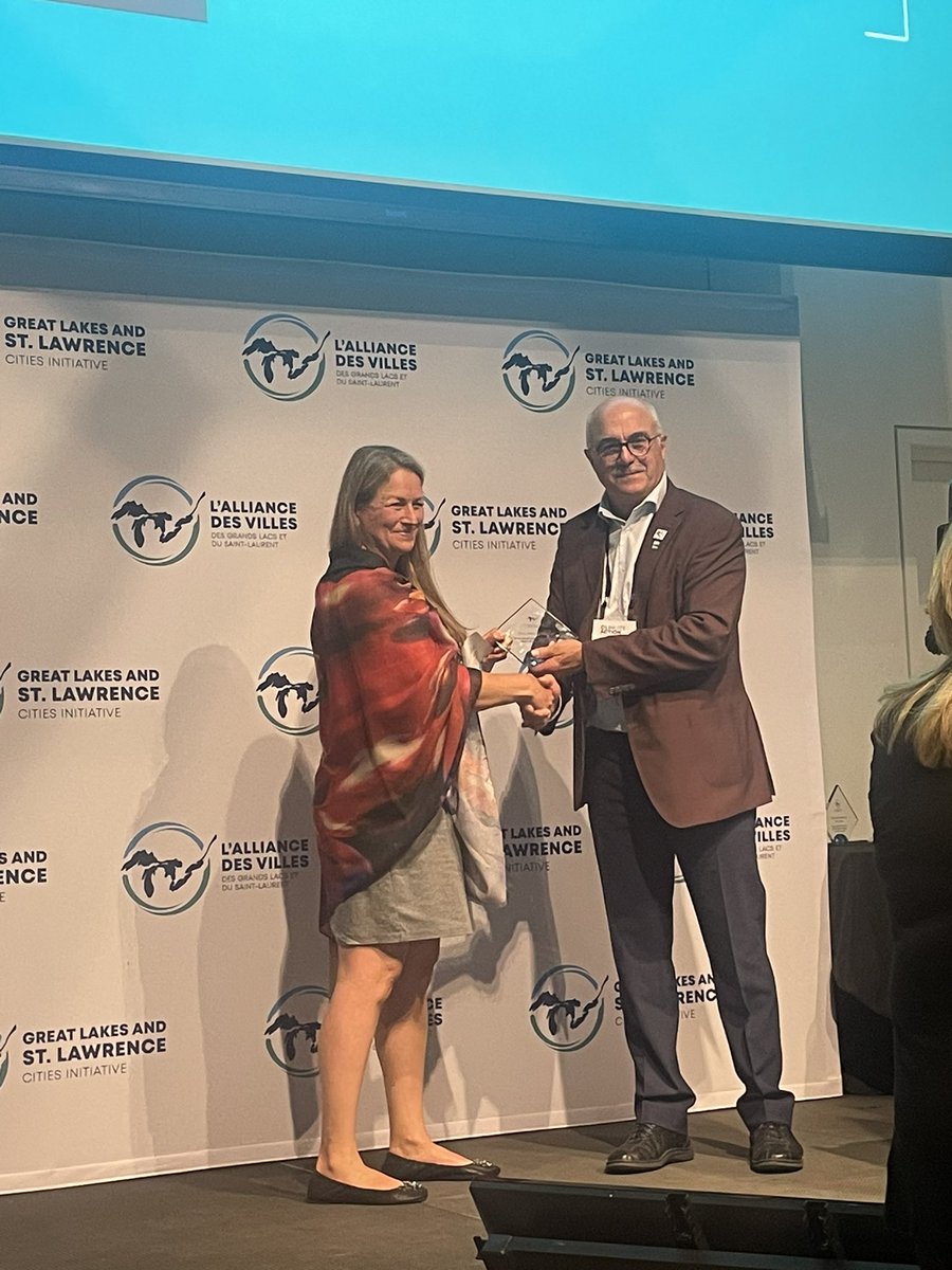 GLSLcities's tweet photo. The Wege Small Cities Sustainability Best Practices Award was awarded to two communities:
- Tiny, Ontario for their Asphalt to Food Project
- Belleville, Ontario for the Urban Litter Trap Project
#AGM2023 https://t.co/I7LRMQex8C