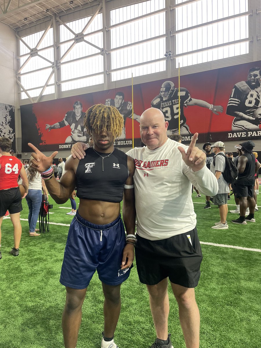 RyanAMcDowell's tweet photo. Got to work with and meet some incredible people today! Thank you for the advice @CoachKennyPerry. It was nice working with you @ALI_Aaron922 https://t.co/7orLesr8SH