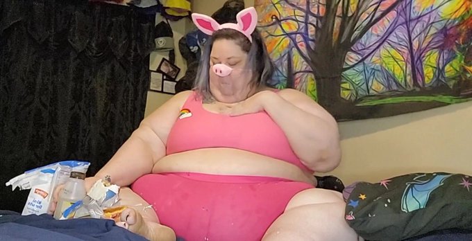 📢Introducing my new video!🎥  🤩 Big fat piggy munching up some sugary slop 🤩  👉https://t.co/C8l5Qe0gCH👈  @faphousecom<a href="/tag/fetish"class="tags"><span>#fetish</span></a><a href="/tag/ssbbw"class="tags"><span>#ssbbw</span></a><a href="/tag/coloredhair"class="tags"><span>#coloredhair</span></a><a href="/tag/amateur"class="tags"><span>#amateur</span></a><a href="/tag/bellyfe"class="tags"><span>#bellyfe</span></a>