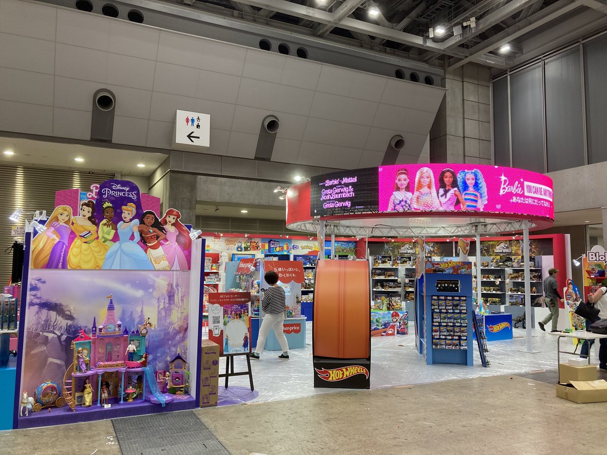 Barbiejp_CP's tweet photo. 明日から始まる東京おもちゃショー2023のマテルのブースでバービーのイベントを実施します！　映画『バービー』の商品や映画をモチーフにしたフォトブースで写真を撮ってみよう！
■日時：6月10日（土）9:30～16:00、6月11日（日）9:30～15:00
https://t.co/X9uXFR7Ama https://t.co/au8lIbwQ2n