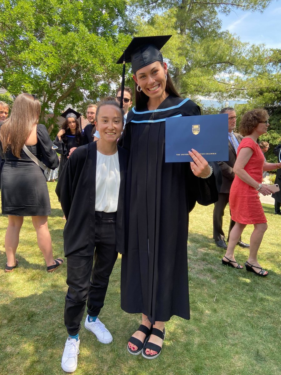 DrKraeutner's tweet image. Congrats to everyone convocating this week and especially to @NIMBL_UBCO trainees Sara Klick, Parres Holliday, and (lost in the crowd) Kelly Spriggs! #GraduationSzn @fass_ubco