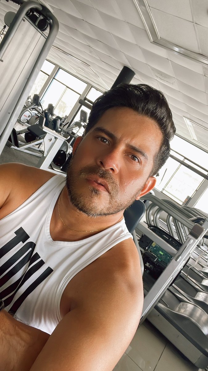 Danielopz34's tweet photo. Hay que seguir dando lo mejor de sí, para disfrutar cada día lo qué haces. https://t.co/zns7XXcgjL