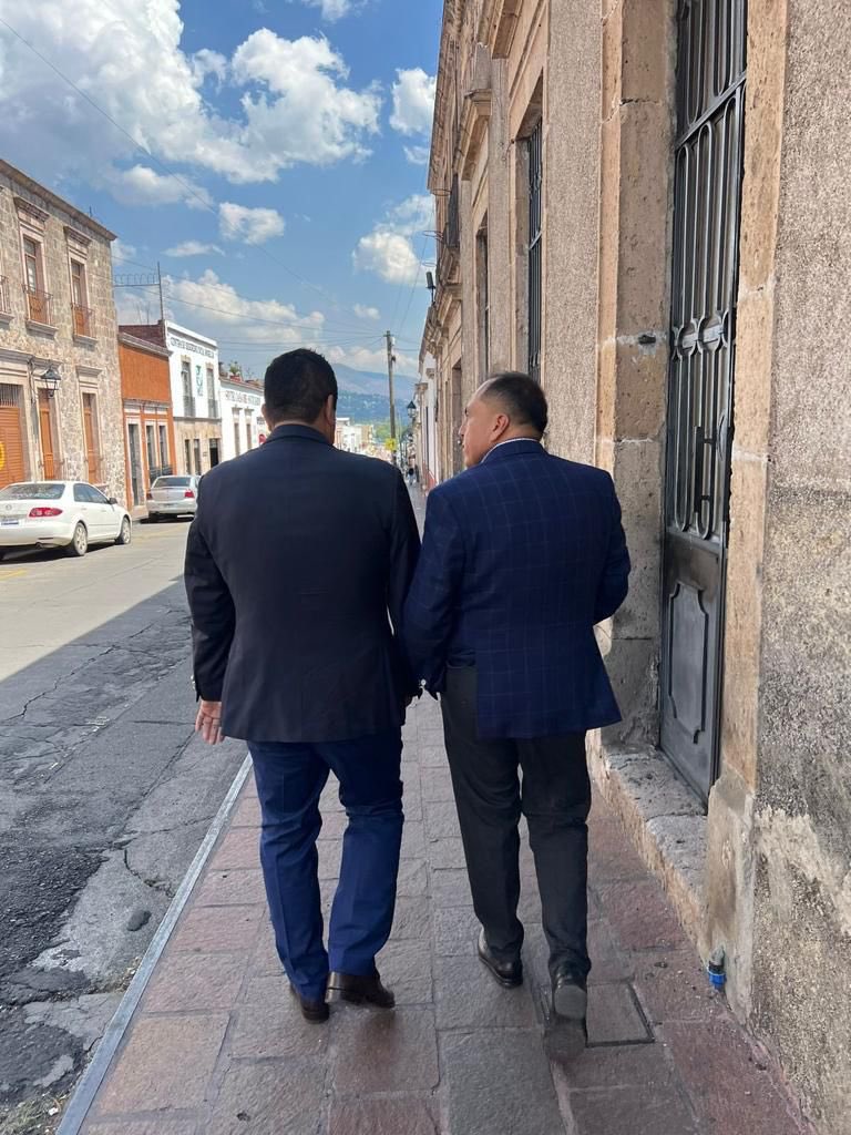 RobertoCaLopezG's tweet photo. Un gusto saludar a mi buen amigo @gcolorgasca, quien es Secretario del Consejo Ciudadano de Morelia.
Dialogamos acerca de proyectos que estaremos impulsando en beneficio de #Morelia. #MeInspira https://t.co/359WEv0M5F