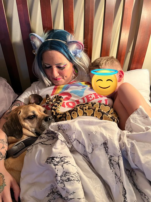 Had some sweet snuggles with some of my babies today.. https://t.co/ZzdMpK20TP<a href="/tag/manyvids"class="tags"><span>#manyvids</span></a>