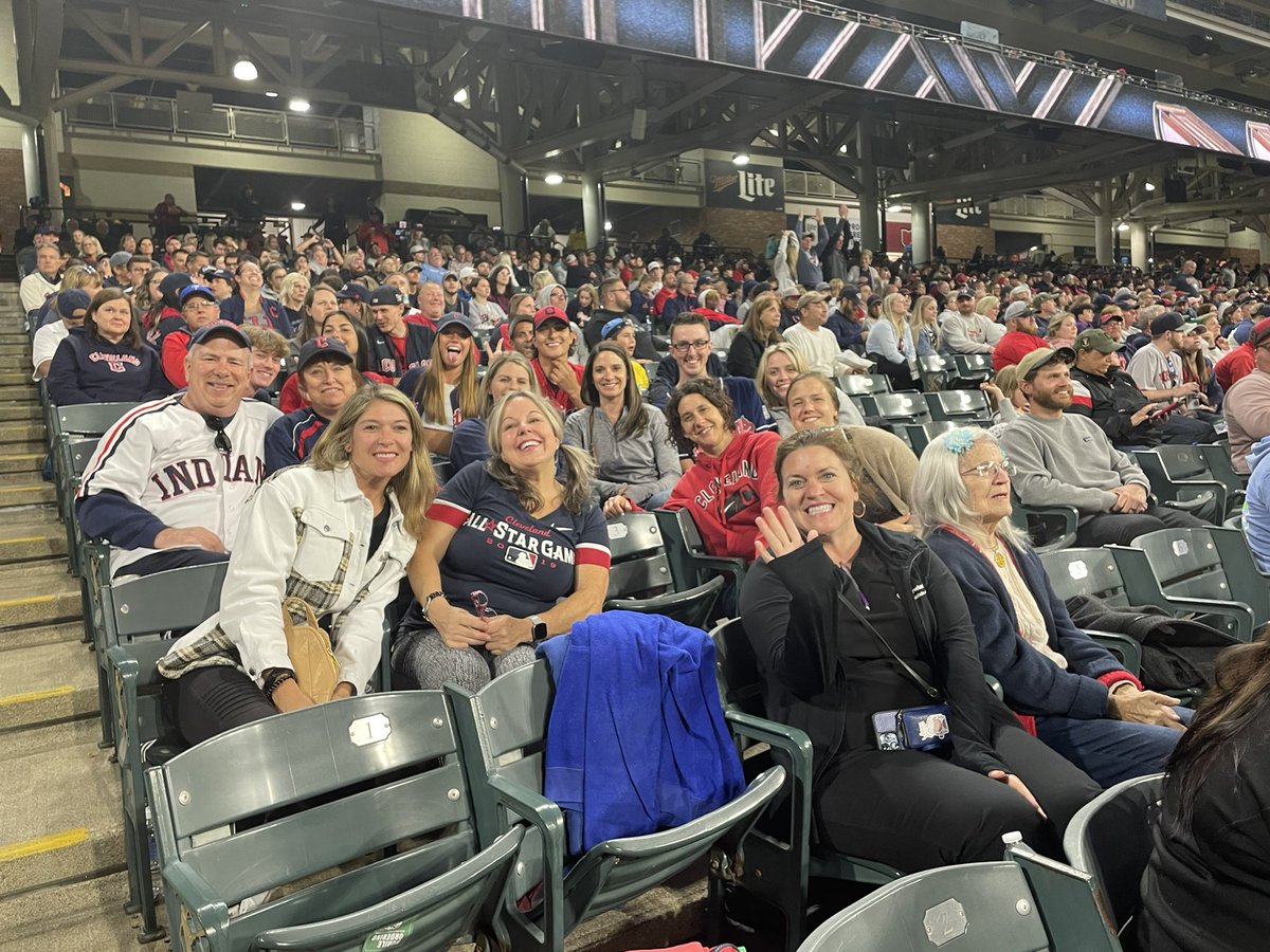 Amazing night at Guardians game with Cleveland Clinic Rehab and Sports Therapy  PTs, PTAs, OTs, COTAs and ATs. Jeff Kime, representing Cleveland Clinic Sports Medicine Athletic Trainers threw out the first pitch and we saw a great win!! https://t.co/8uEyyoaXNM