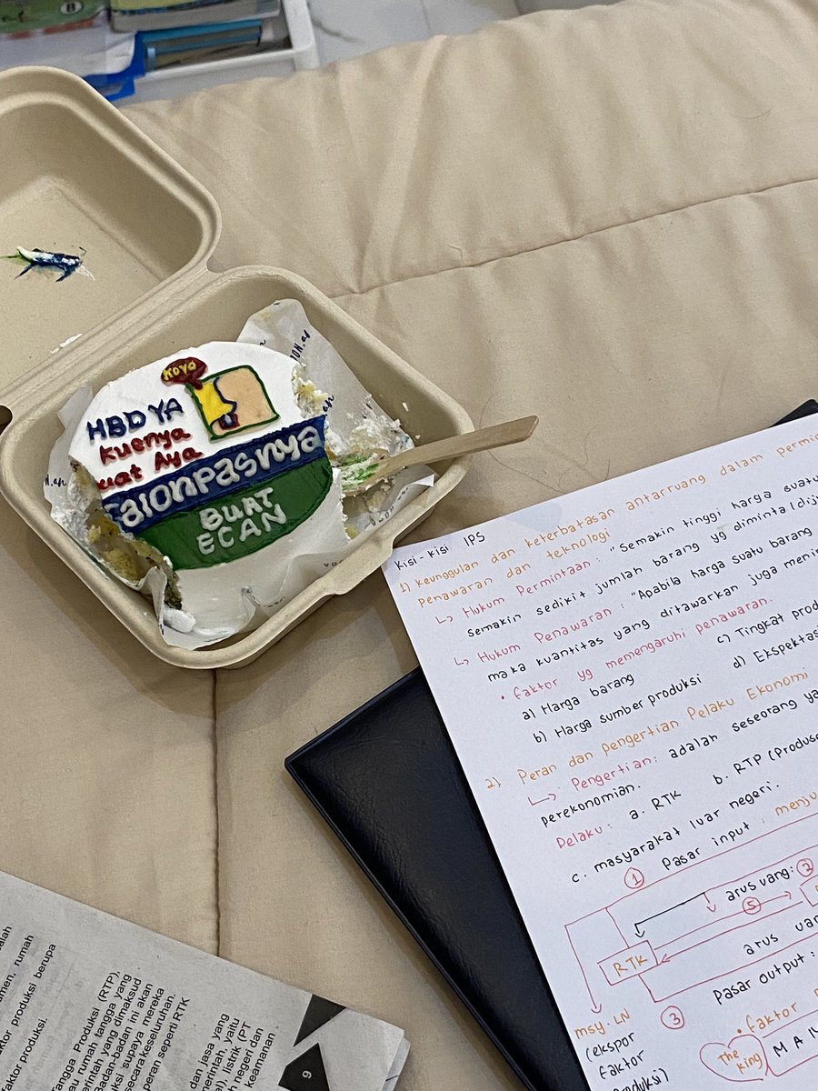 aizastudy's tweet image. finals 😕