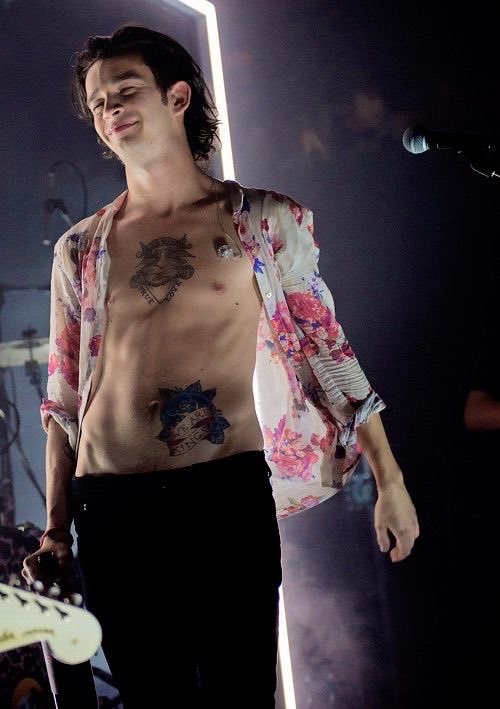 Gracie ⎕ On Twitter Matty Healy S Slutty Little Waist A Thread 🧵 🪡