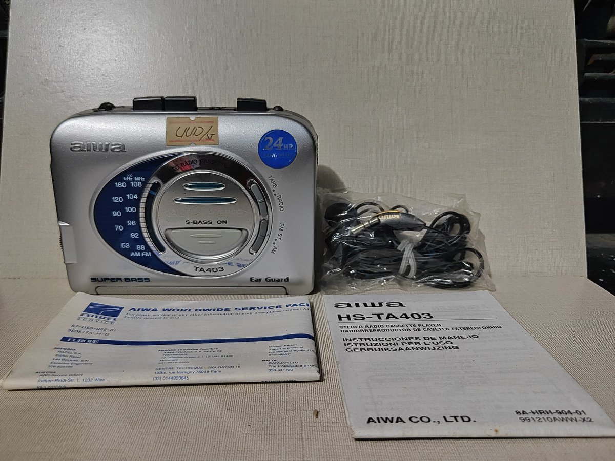 VIANNAIV's tweet photo. Walkman AIWA HS-TA430
#jualwalkman #walkman #aiwa #walkmanvintage #walkmanjadul #cassette #kasetpita #walkmancassette #jualbeli #jualbarangjadul https://t.co/gDo2L9STPp