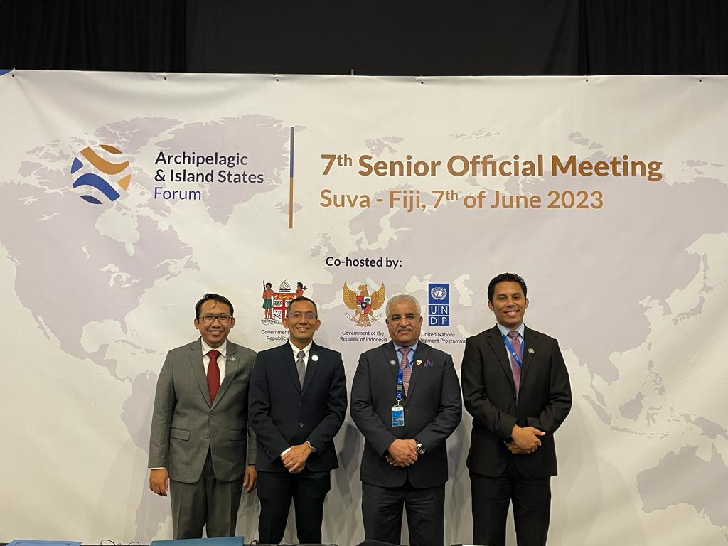 BahrainEmbIND's tweet image. سعادة سفير مملكة البحرين أحمد عبدالله الهاجري يشارك في الاجتماع السابع لكبار المسؤولين لمنتدى الدول الأرخبيلية والجزريةبجمهورية فيجي في 7 يونيو2023  باستضافة حكومة جمهورية فيجي والحكومة الإندونيسية بالتعاون مع أمانة منتدى AIS وبرنامج الأمم المتحدة الإنمائي UNDP في إندونيسيا.