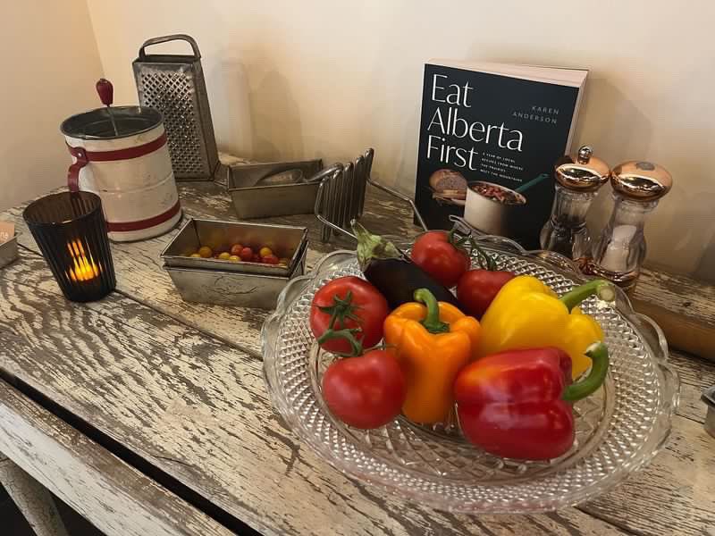 MuseumFriend's tweet photo. Our hearts and bellies are full after a wonderful evening with Karen Anderson and all our friends who joined us at Culina Mcauley for our Dining with Authors event! We loved seeing you all there 🤍 https://t.co/21e1xih1Dk