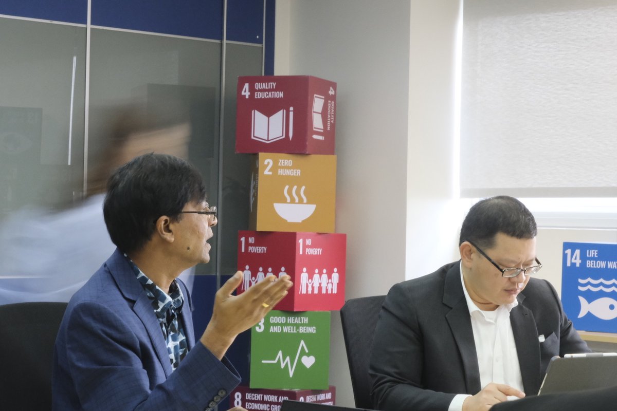 UNDPPH's tweet image. 📢 We had a fruitful meeting with @SEC_Philippines  Commissioner Kelvin Lester Lee! 🎉 

🌐 With support from the Government of Canada 🇨🇦, we are helping the Philippine govt 🇵🇭 address the immense #climatefinancing gap in the country. 

#SustainableFinance #PartnershipfortheGoals